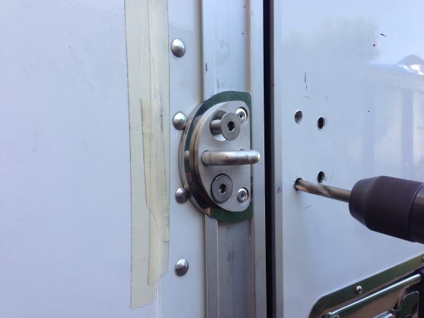 Cerradura de cierre automático para puertas traseras - Erkeprotection  Gatelock - Soluciones para movilidad